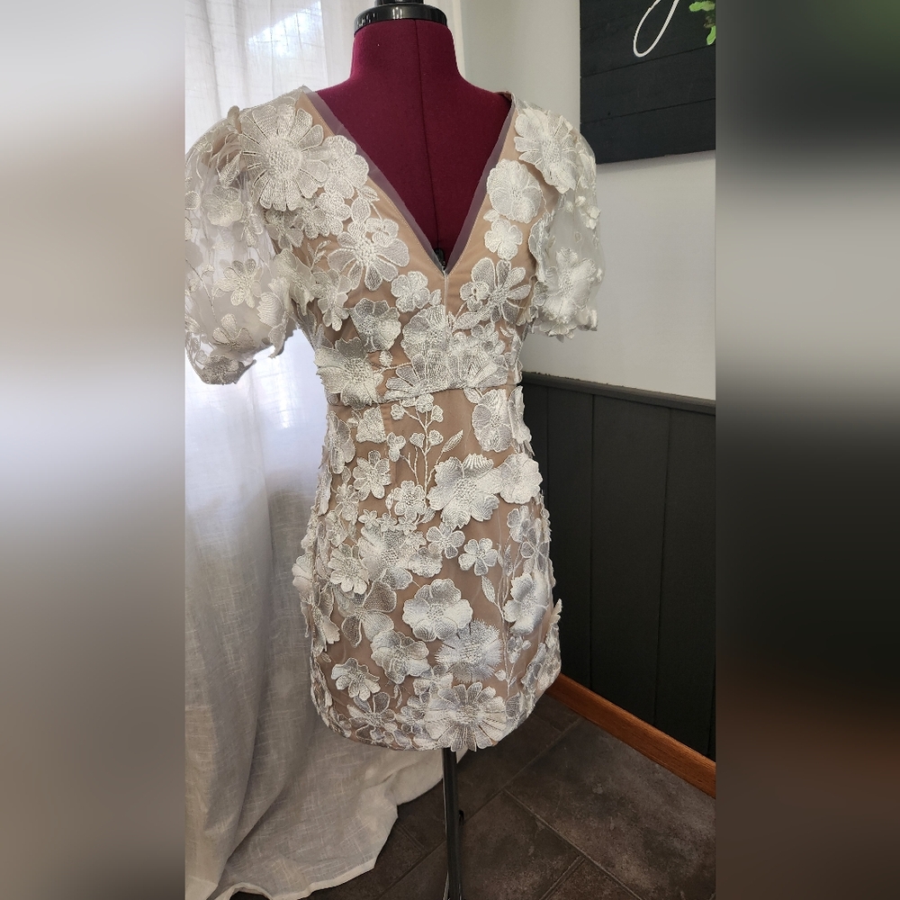 Elliatt Zayla White Floral Dress sz S
